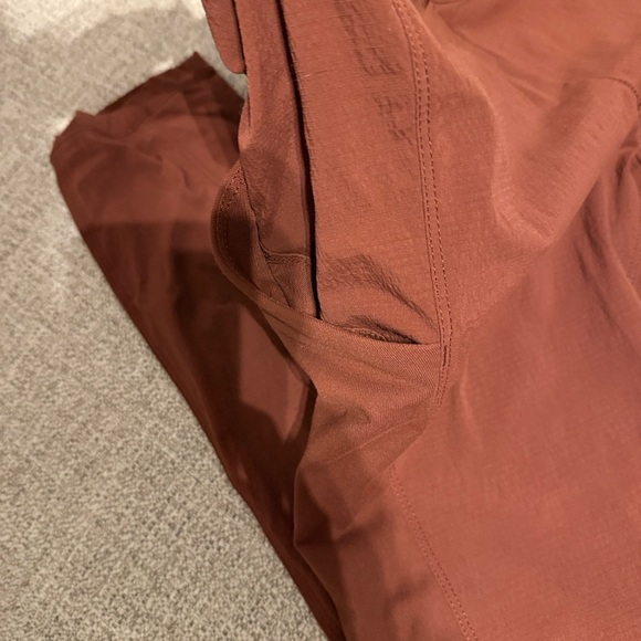 Athleta Trekkie Hybrid Crop Tight - Picture 5 of 5